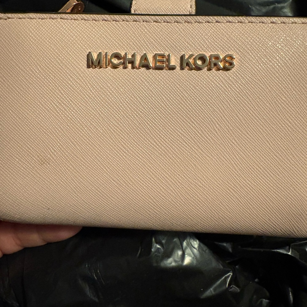 Michael Kors Cream Wallet